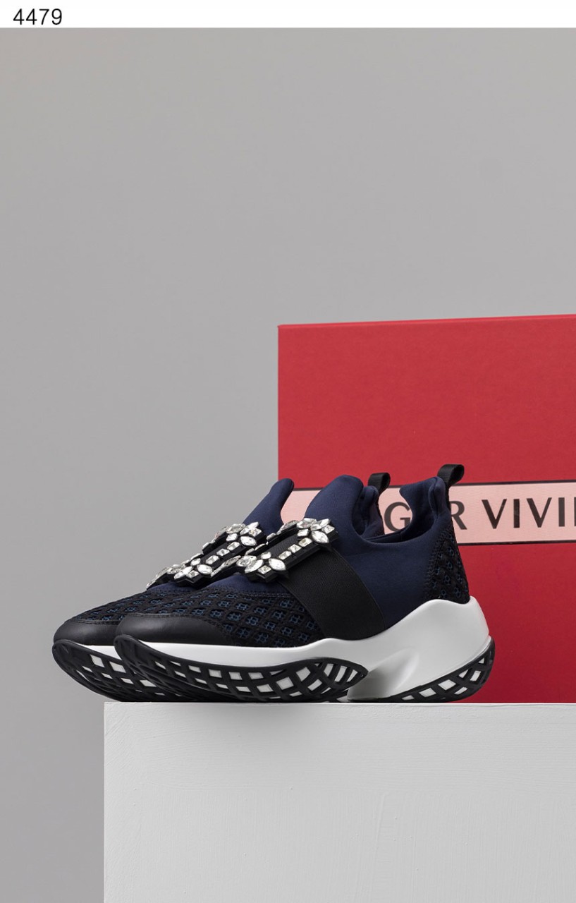 로저비** [Rogervivier] 수입프리미엄급 비브 런 스트라스 버클 스니커즈