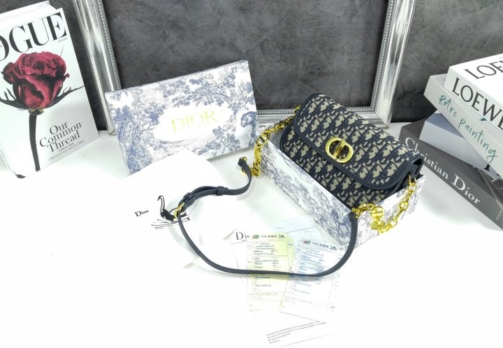 디* 30 Montaigne Avenue 백