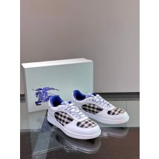 버** 스니커즈