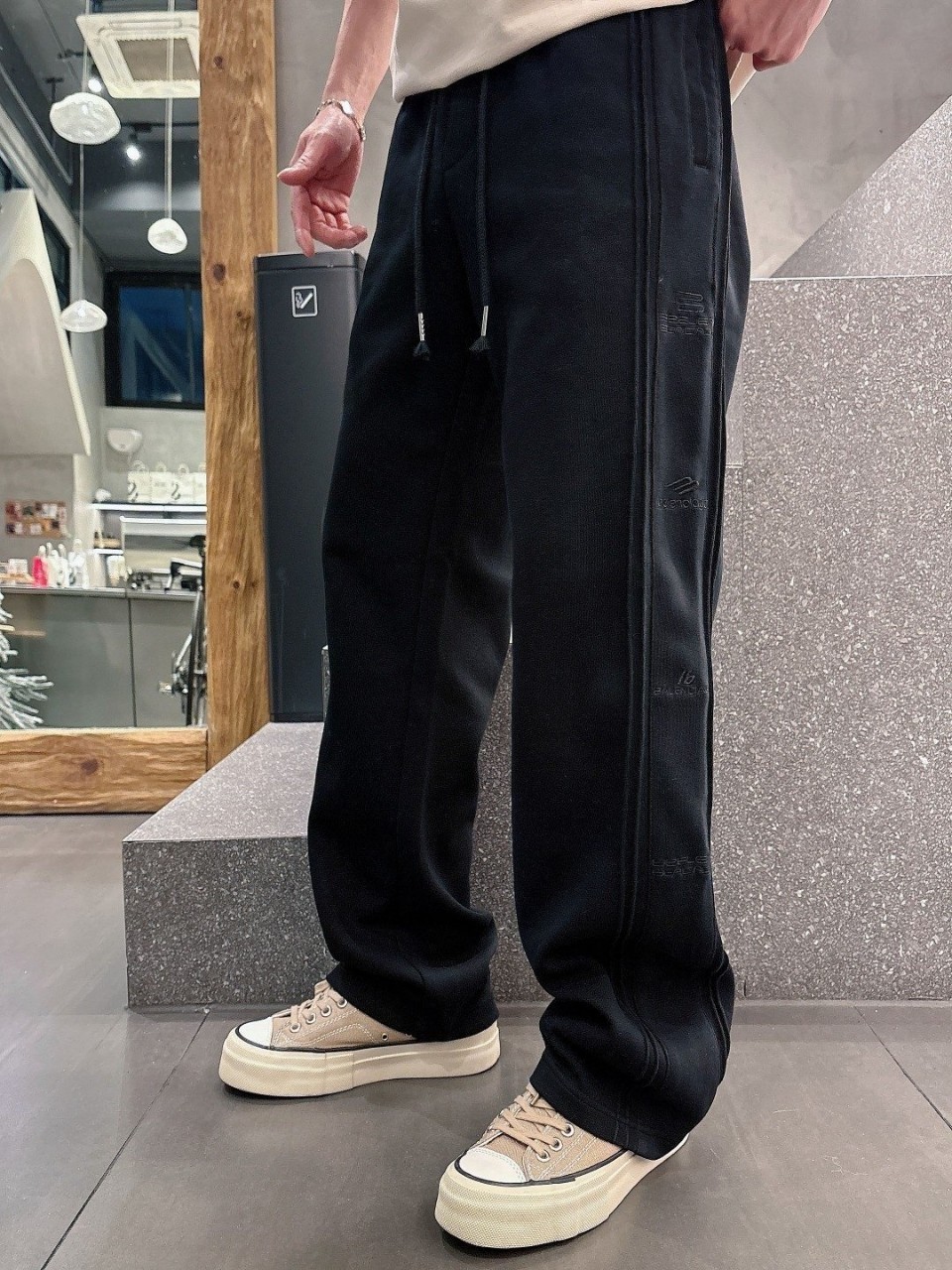 발**** 블랙자수 트레이닝 팬츠